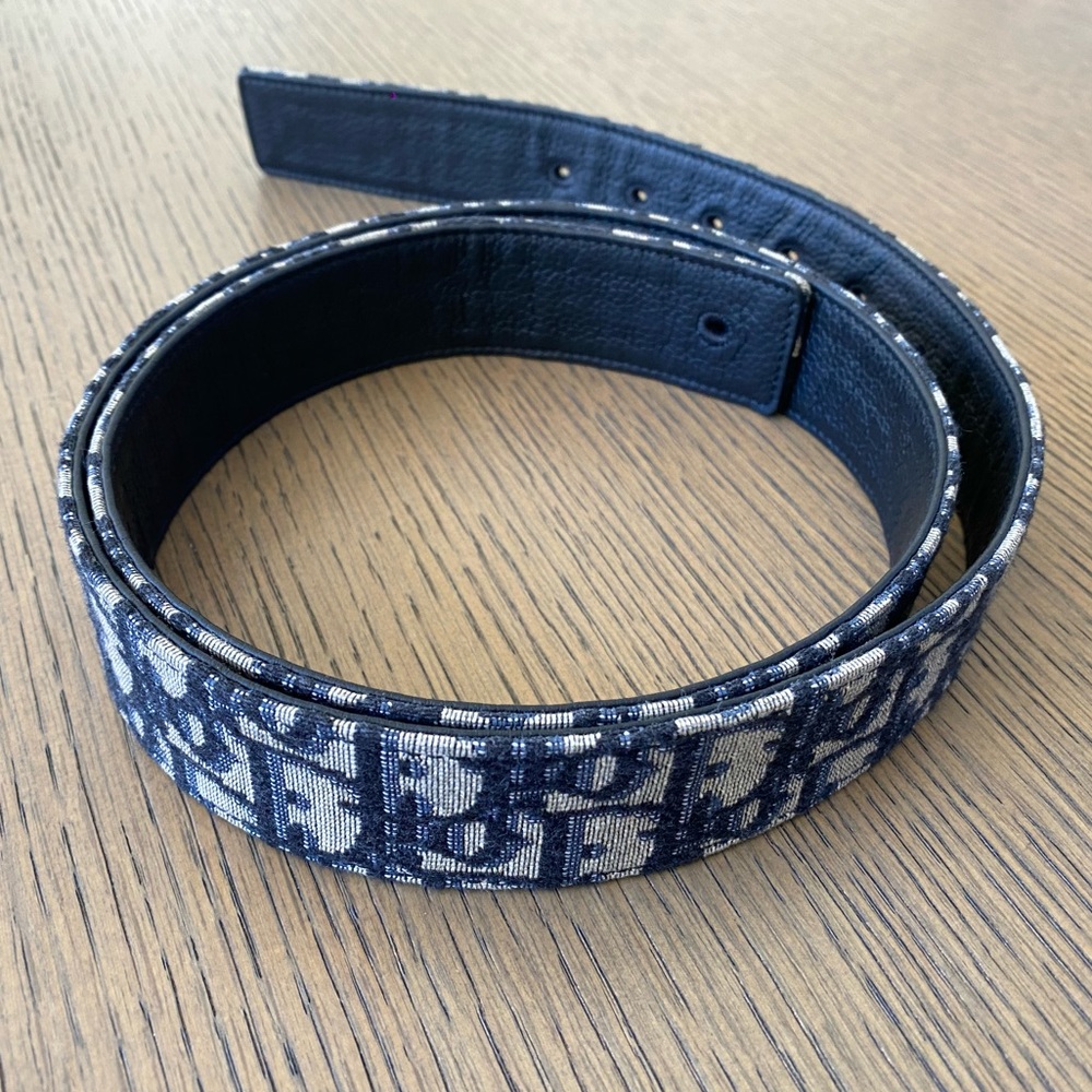 DIOR REVERSIBLE BELT 120MM
Beige, Black Dior Oblique Jacquard, Black Calfskin